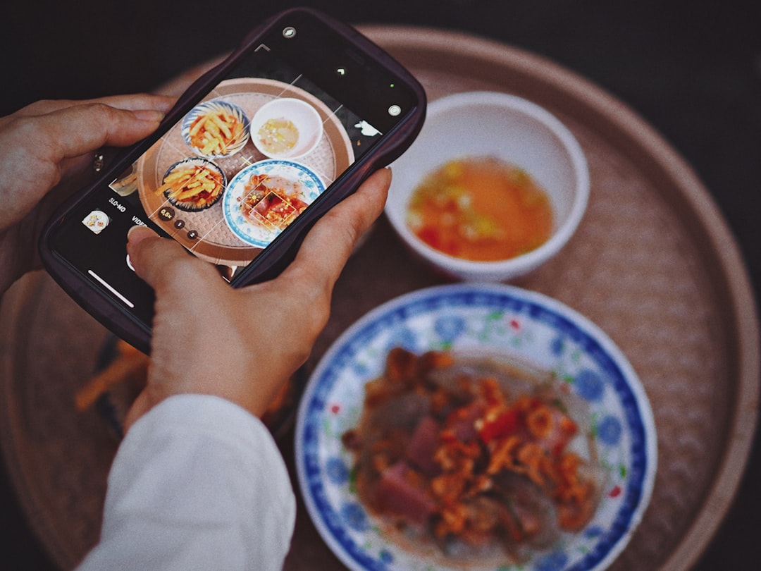 Creating food content for social media campaigns